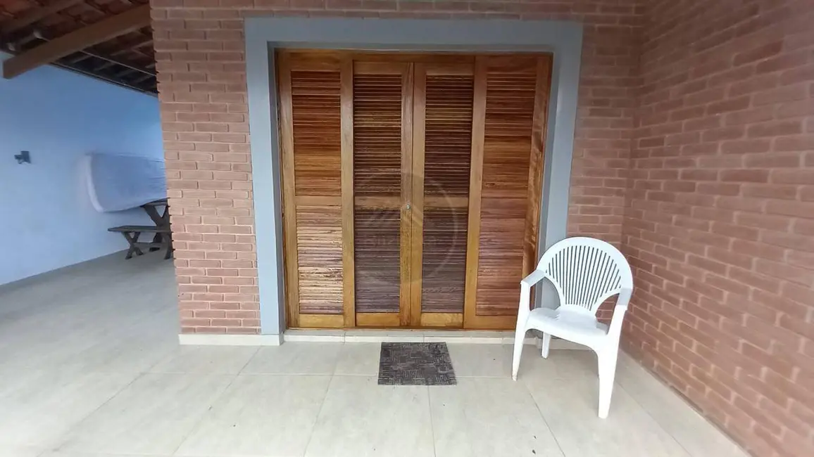 Foto 2 de Casa com 2 quartos à venda, 150m2 em Itanhaem - SP