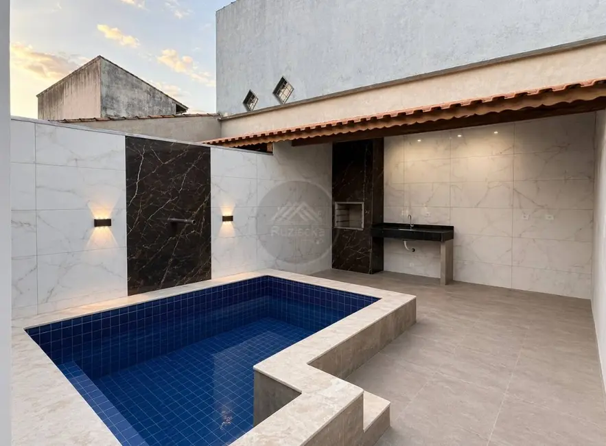 Foto 2 de Casa com 2 quartos à venda, 137m2 em Itanhaem - SP