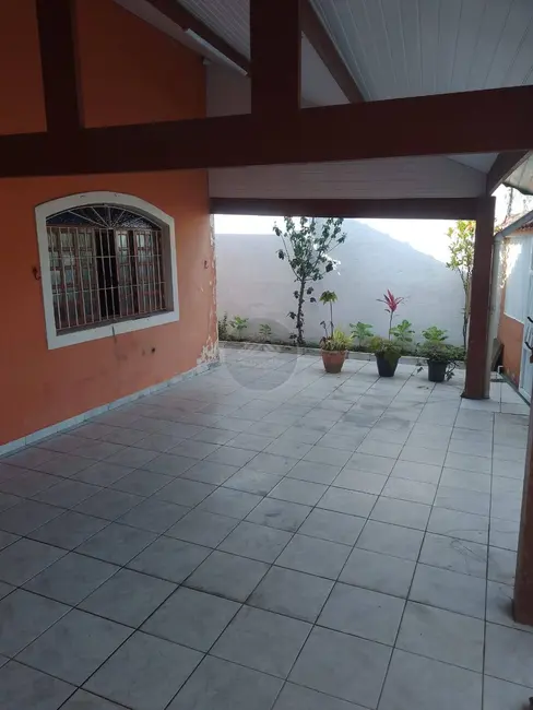 Casa com 3 quartos à venda, 315m2 em Itanhaem - SP - imagem 2 Foto 2 de Casa com 3 quartos à venda, 315m2 em Itanhaem - SP