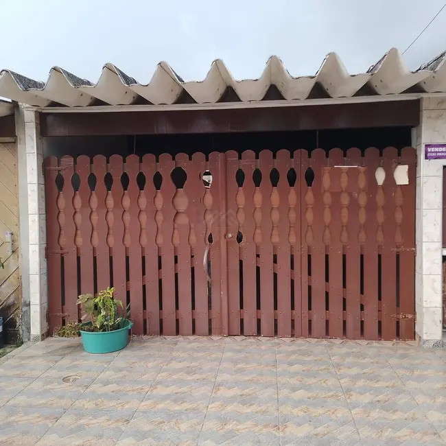 Casa com 2 quartos à venda, 129m2 em Itanhaem - SP - imagem 1 Foto 1 de Casa com 2 quartos à venda, 129m2 em Itanhaem - SP