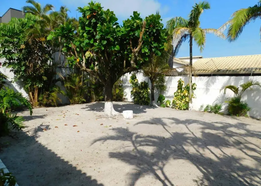 Casa com 3 quartos à venda, 696m2 em Peruibe - SP - imagem 3 Foto 3 de Casa com 3 quartos à venda, 696m2 em Peruibe - SP