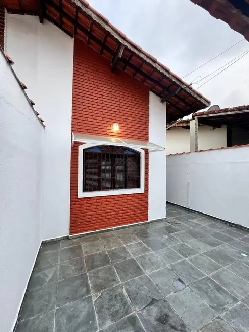 Foto 2 de Casa com 2 quartos à venda, 125m2 em Itanhaem - SP