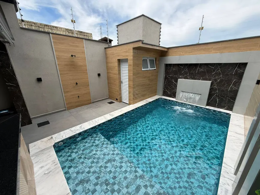 Casa com 4 quartos à venda, 240m2 em Mongagua - SP - imagem 1 Foto 1 de Casa com 4 quartos à venda, 240m2 em Mongagua - SP