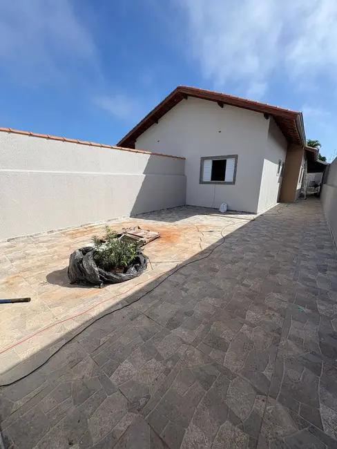 Foto 2 de Casa com 2 quartos à venda, 210m2 em Itanhaem - SP
