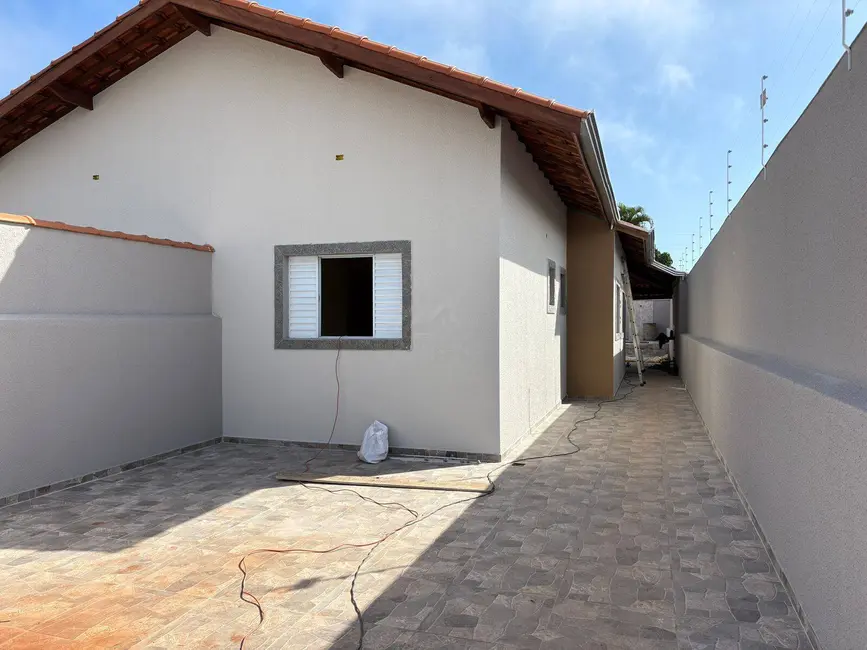 Foto 1 de Casa com 2 quartos à venda, 210m2 em Itanhaem - SP