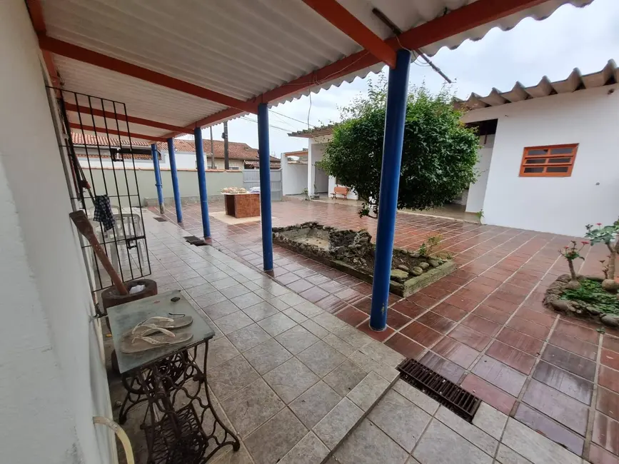 Foto 9 de Casa com 5 quartos à venda, 394m2 em Itanhaem - SP