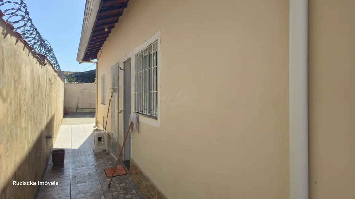 Foto 2 de Casa com 1 quarto à venda, 125m2 em Itanhaem - SP