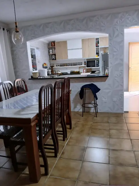 Casa com 5 quartos à venda, 250m2 em Itanhaem - SP - imagem 6 Foto 6 de Casa com 5 quartos à venda, 250m2 em Itanhaem - SP