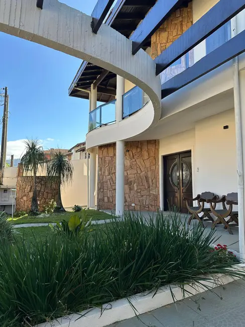 Foto 3 de Casa com 4 quartos à venda, 337m2 em Itanhaem - SP