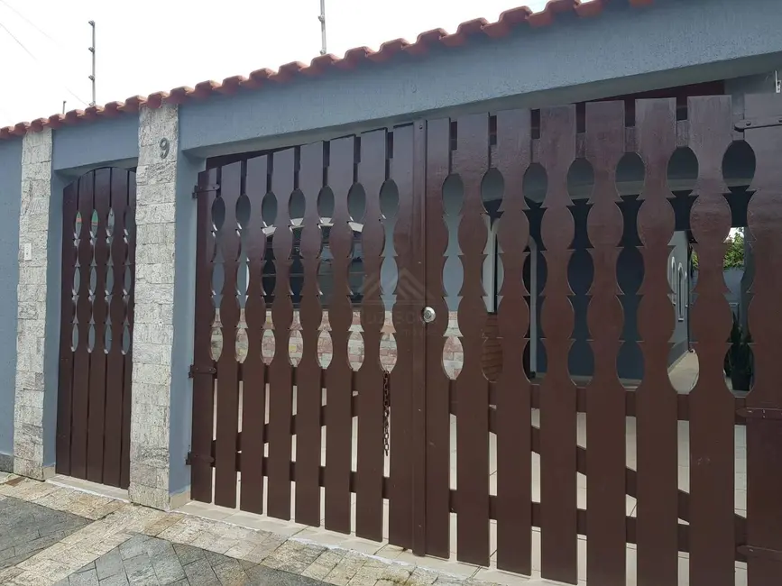Foto 1 de Casa com 2 quartos à venda, 160m2 em Itanhaem - SP