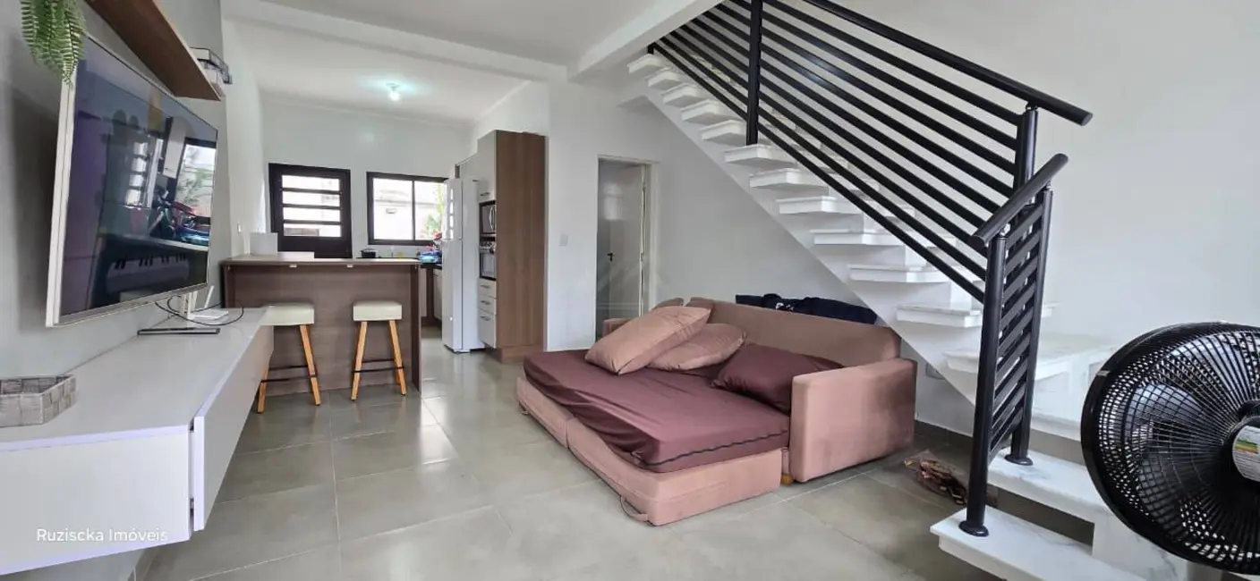 Casa de Condomínio com 2 quartos à venda, 74m2 em Itanhaem - SP - imagem 5 Foto 5 de Casa de Condomínio com 2 quartos à venda, 74m2 em Itanhaem - SP