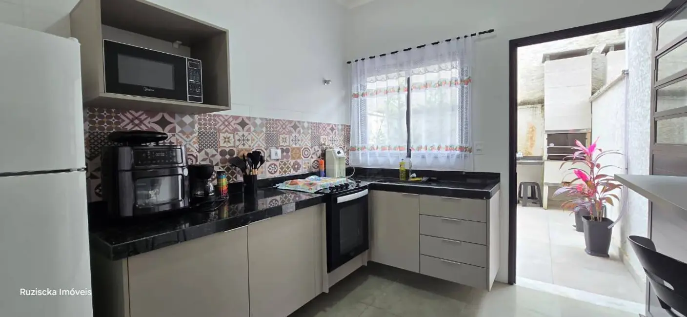 Casa de Condomínio com 2 quartos à venda, 74m2 em Itanhaem - SP - imagem 6 Foto 6 de Casa de Condomínio com 2 quartos à venda, 74m2 em Itanhaem - SP