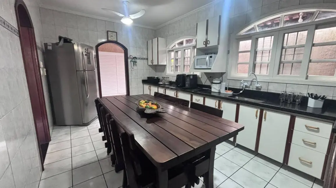 Foto 6 de Casa com 5 quartos à venda, 400m2 em Vila São Paulo, Itanhaem - SP