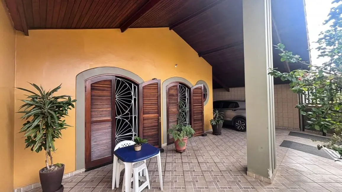 Foto 2 de Casa com 5 quartos à venda, 400m2 em Vila São Paulo, Itanhaem - SP