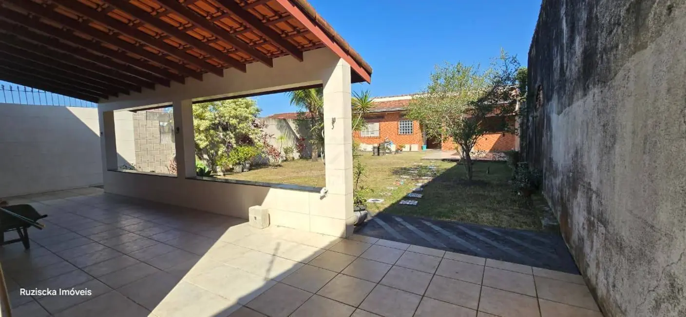 Casa com 3 quartos à venda, 600m2 em Itanhaem - SP - imagem 3 Foto 3 de Casa com 3 quartos à venda, 600m2 em Itanhaem - SP