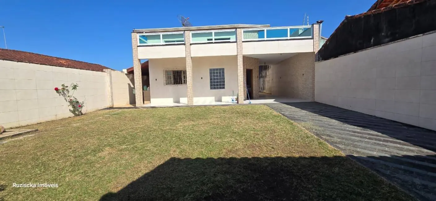 Casa com 3 quartos à venda, 600m2 em Itanhaem - SP - imagem 2 Foto 2 de Casa com 3 quartos à venda, 600m2 em Itanhaem - SP