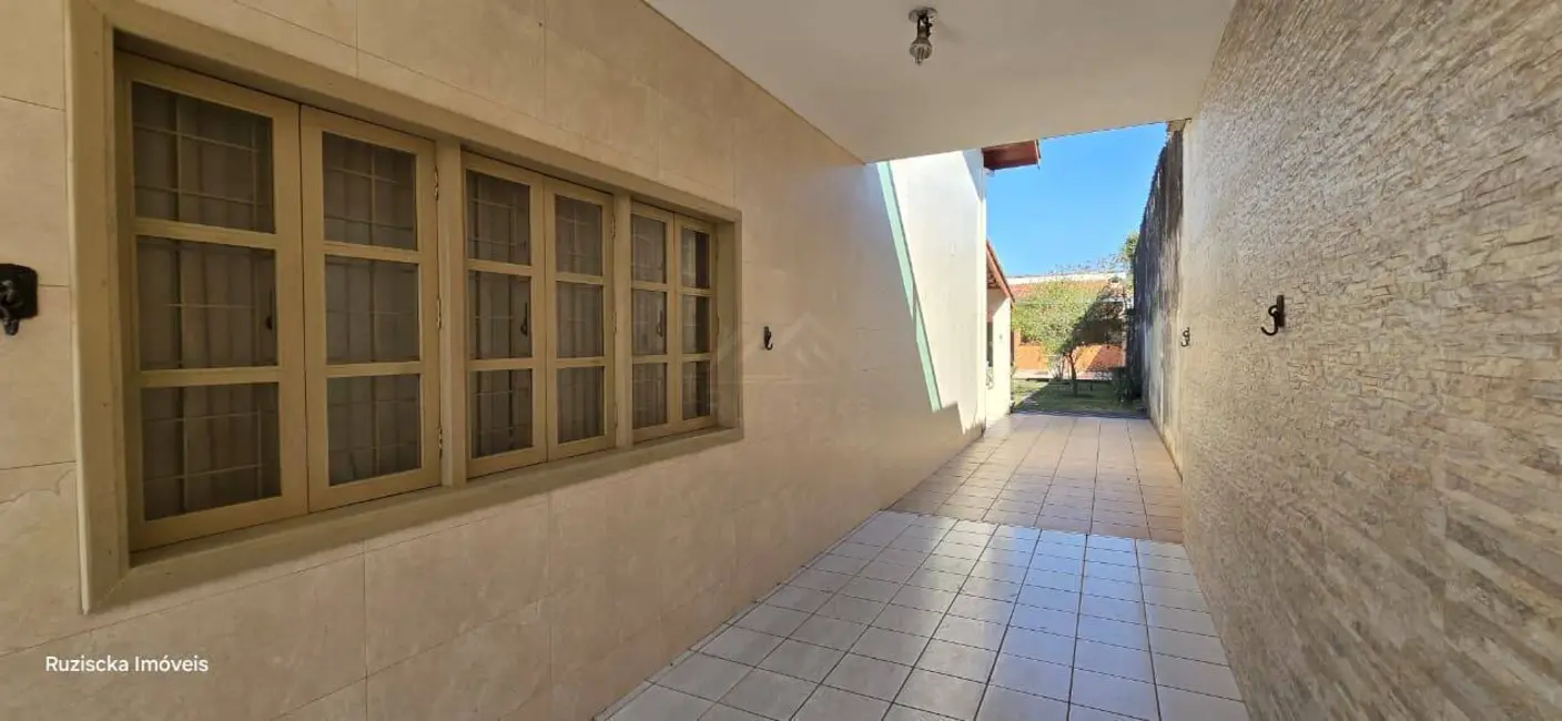 Casa com 3 quartos à venda, 600m2 em Itanhaem - SP - imagem 4 Foto 4 de Casa com 3 quartos à venda, 600m2 em Itanhaem - SP