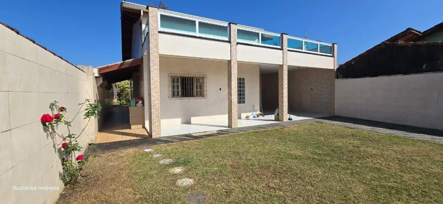 Casa com 3 quartos à venda, 600m2 em Itanhaem - SP - imagem 5 Foto 5 de Casa com 3 quartos à venda, 600m2 em Itanhaem - SP