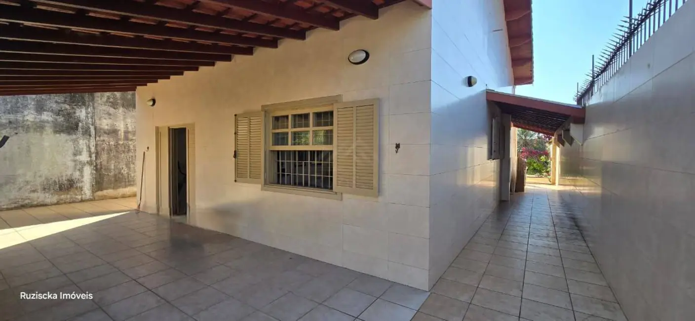 Casa com 3 quartos à venda, 600m2 em Itanhaem - SP - imagem 6 Foto 6 de Casa com 3 quartos à venda, 600m2 em Itanhaem - SP