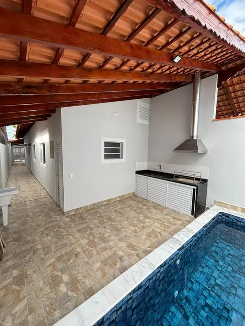 Foto 1 de Casa com 2 quartos à venda, 135m2 em Mongagua - SP