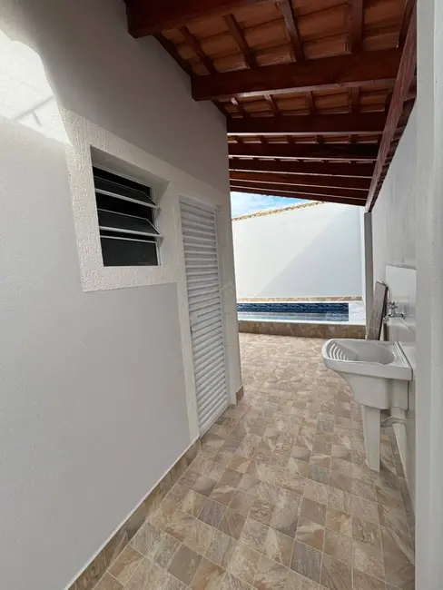 Foto 4 de Casa com 2 quartos à venda, 135m2 em Mongagua - SP