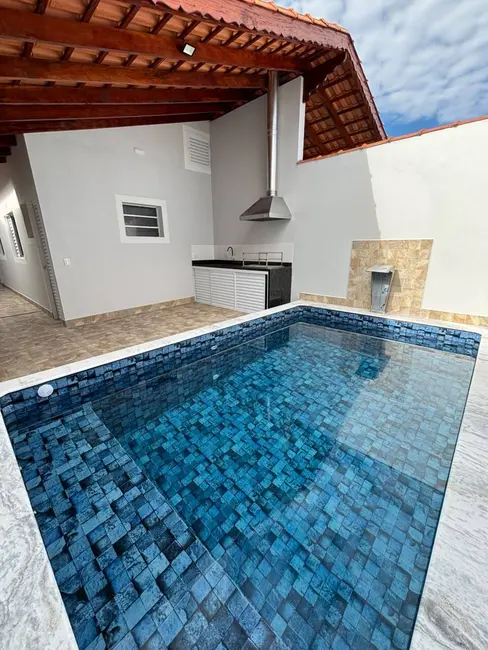 Foto 3 de Casa com 2 quartos à venda, 135m2 em Mongagua - SP