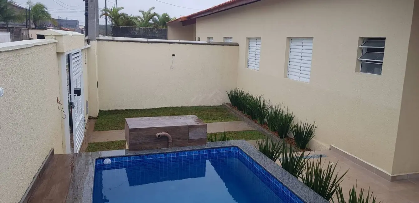 Foto 1 de Casa com 2 quartos à venda, 60m2 em Itanhaem - SP