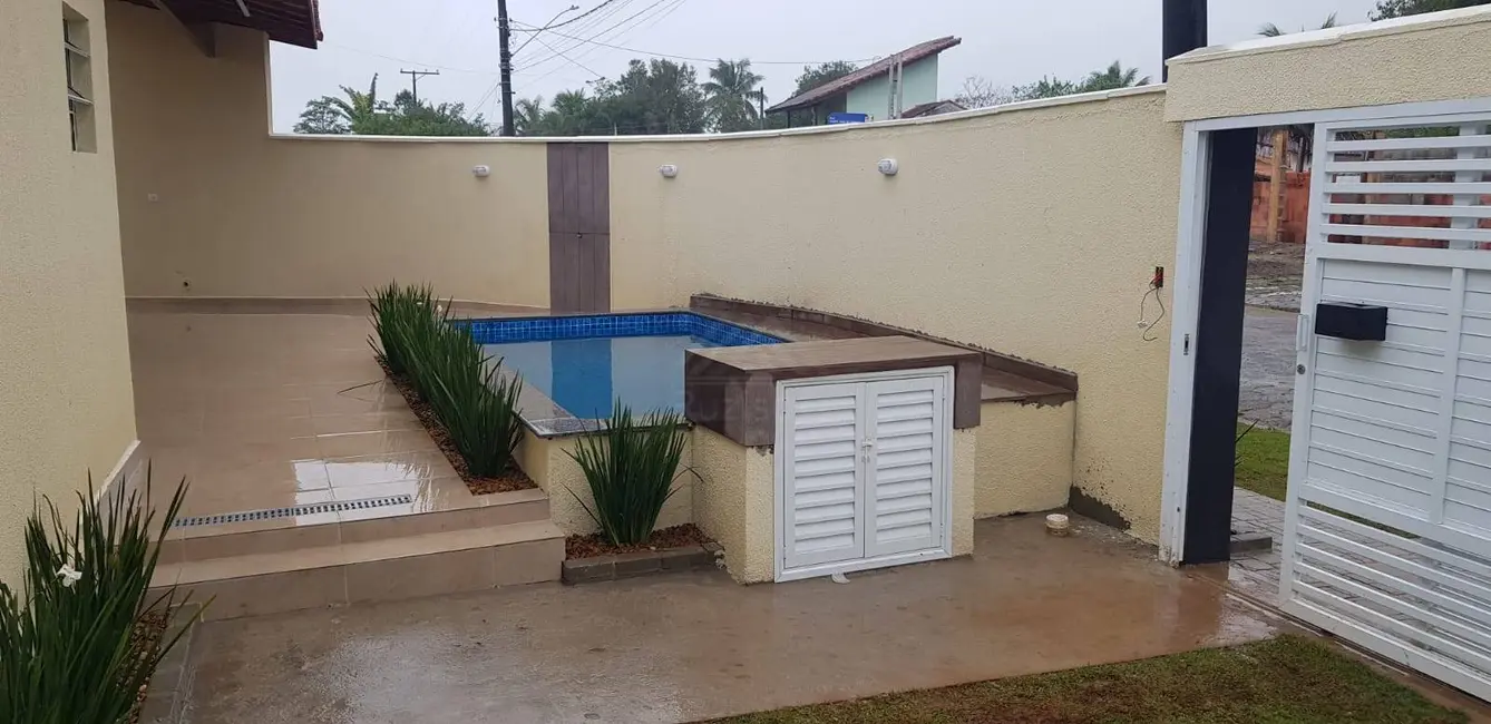 Foto 2 de Casa com 2 quartos à venda, 60m2 em Itanhaem - SP