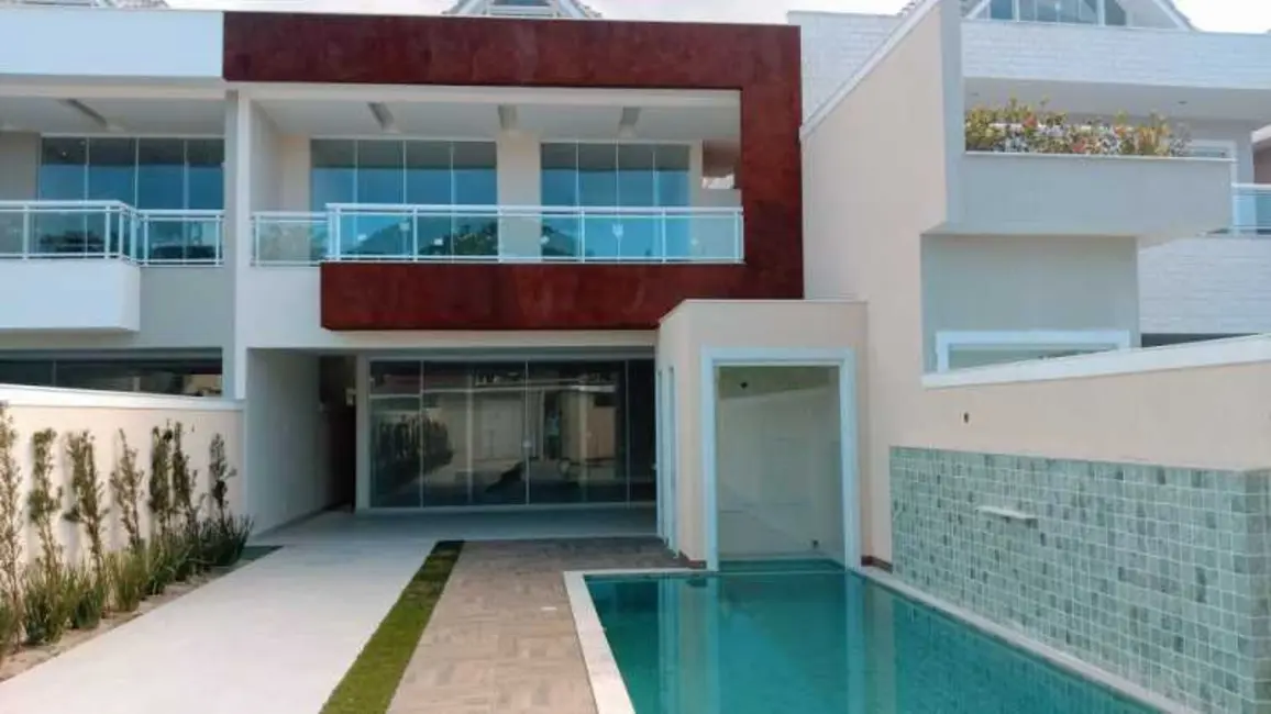 Foto 1 de Casa de Condomínio com 10 quartos à venda, 320m2 em Rio De Janeiro - RJ