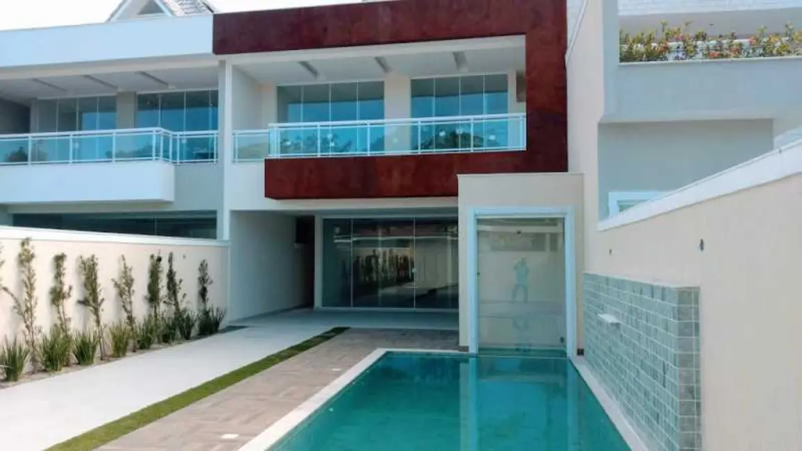 Foto 2 de Casa de Condomínio com 10 quartos à venda, 320m2 em Rio De Janeiro - RJ