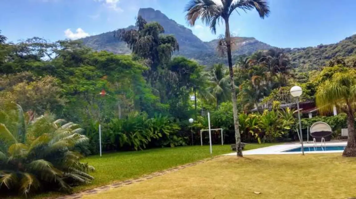 Casa de Condomínio com 4 quartos à venda, 550m2 em Rio De Janeiro - RJ - imagem 3 Foto 3 de Casa de Condomínio com 4 quartos à venda, 550m2 em Rio De Janeiro - RJ