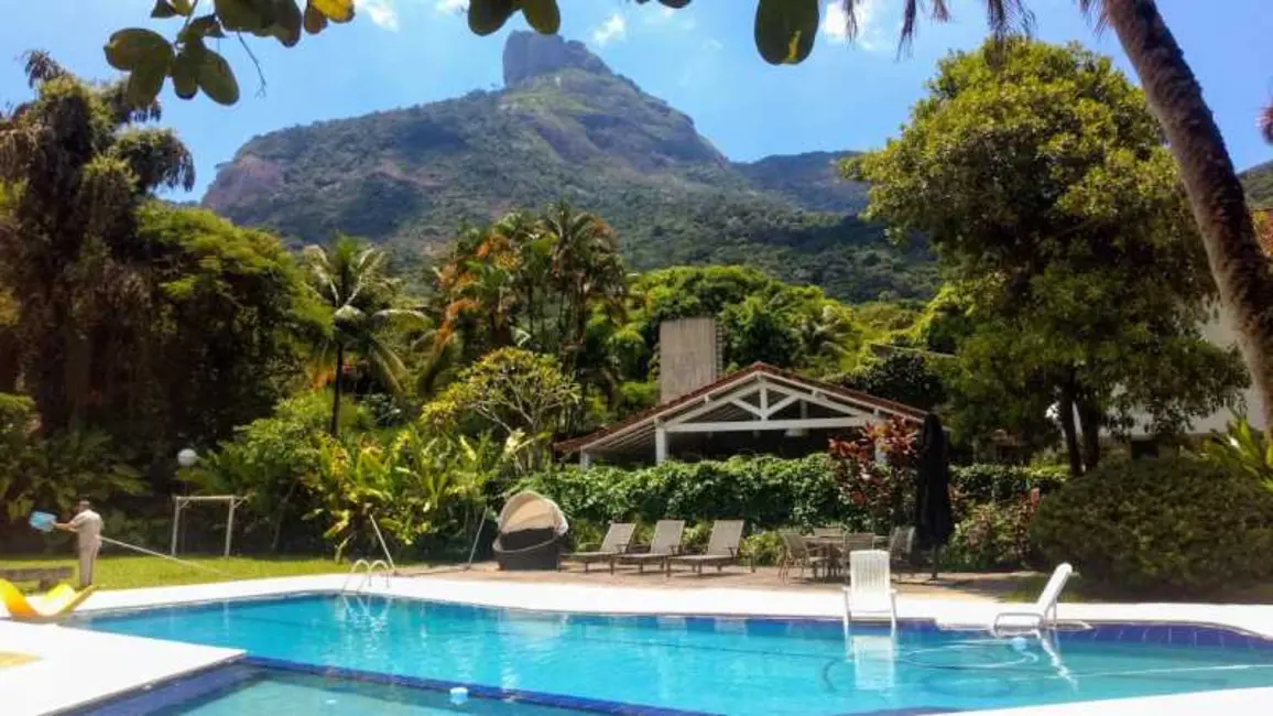 Casa de Condomínio com 4 quartos à venda, 550m2 em Rio De Janeiro - RJ - imagem 8 Foto 8 de Casa de Condomínio com 4 quartos à venda, 550m2 em Rio De Janeiro - RJ