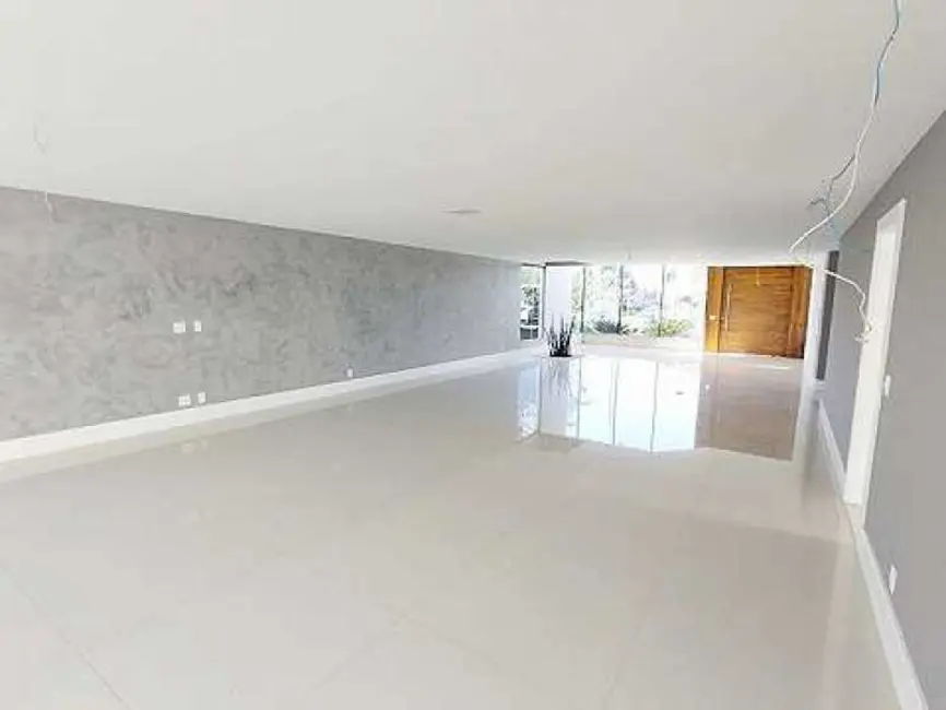 Casa de Condomínio com 5 quartos à venda, 632m2 em Rio De Janeiro - RJ - imagem 8 Foto 8 de Casa de Condomínio com 5 quartos à venda, 632m2 em Rio De Janeiro - RJ