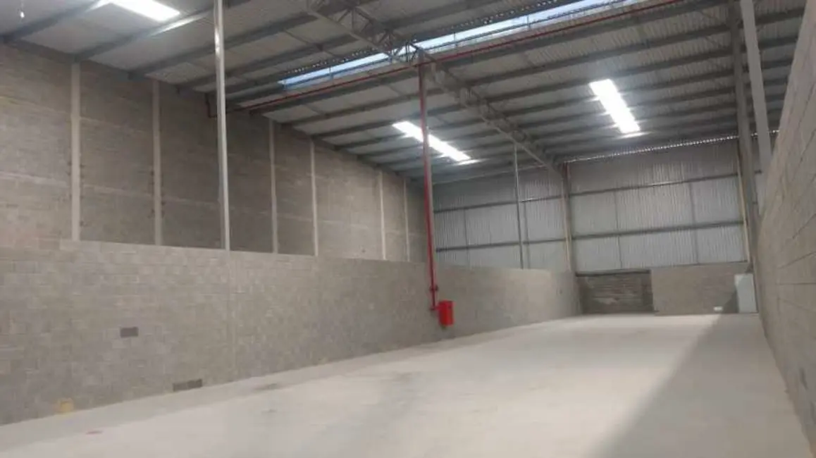 Armazém / Galpão para alugar, 1100m2 em Rio De Janeiro - RJ - imagem 3 Foto 3 de Armazém / Galpão para alugar, 1100m2 em Rio De Janeiro - RJ