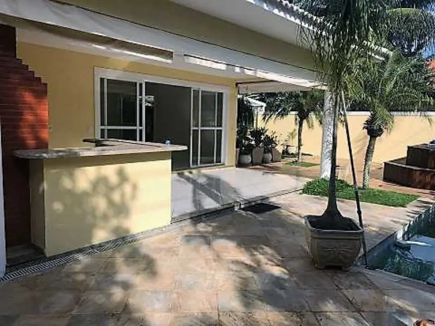 Casa de Condomínio com 4 quartos à venda, 301m2 em Rio De Janeiro - RJ - imagem 3 Foto 3 de Casa de Condomínio com 4 quartos à venda, 301m2 em Rio De Janeiro - RJ