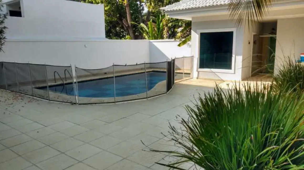 Casa de Condomínio com 4 quartos à venda, 780m2 em Rio De Janeiro - RJ - imagem 3 Foto 3 de Casa de Condomínio com 4 quartos à venda, 780m2 em Rio De Janeiro - RJ