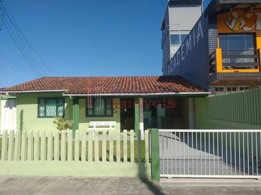 Foto 1 de Casa com 6 quartos à venda, 180m2 em Itapema do Norte, Itapoa - SC