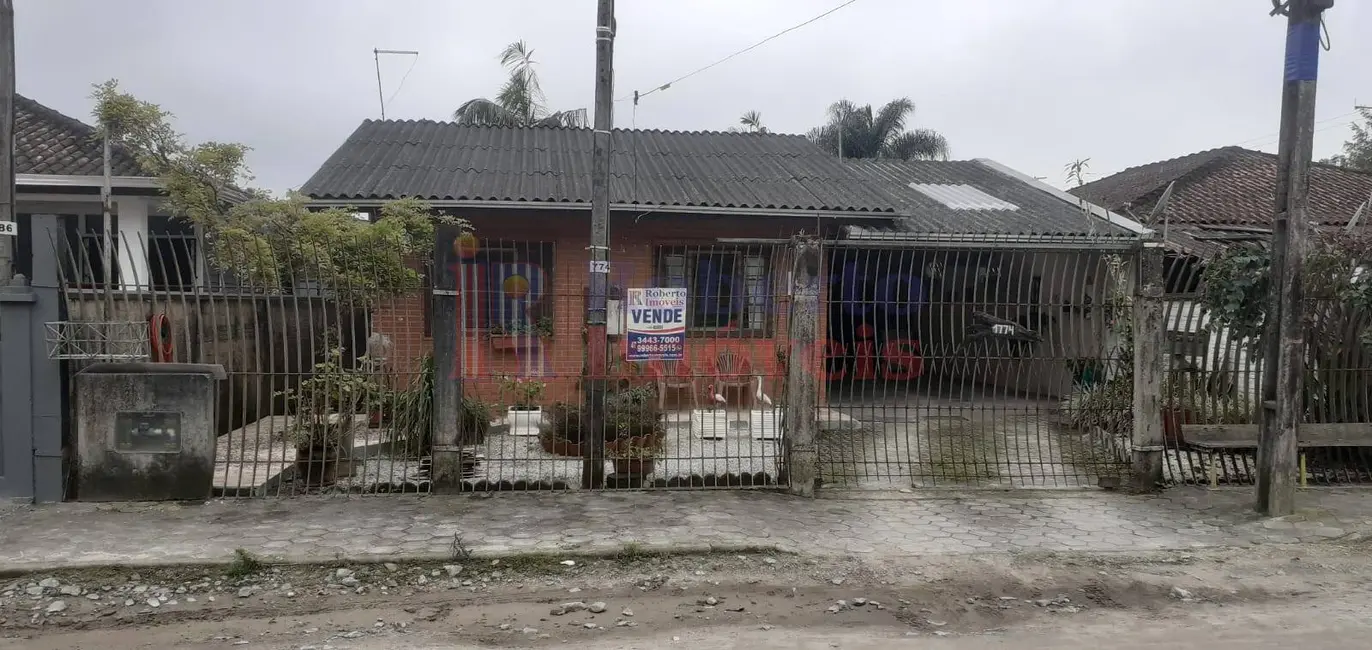 Foto 1 de Casa com 5 quartos à venda, 360m2 em Itapoa - SC