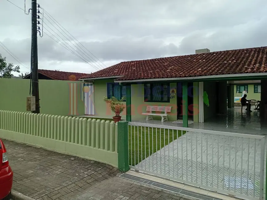 Casa com 6 quartos à venda, 360m2 em Itapema do Norte, Itapoa - SC - imagem 1 Foto 1 de Casa com 6 quartos à venda, 360m2 em Itapema do Norte, Itapoa - SC