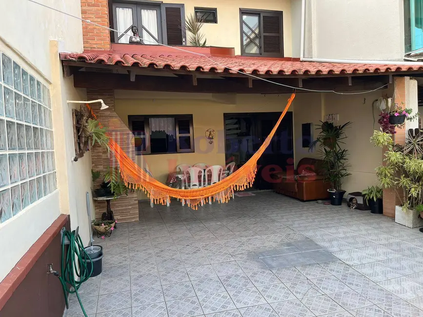 Foto 1 de Casa com 3 quartos à venda, 76m2 em Itapoa - SC