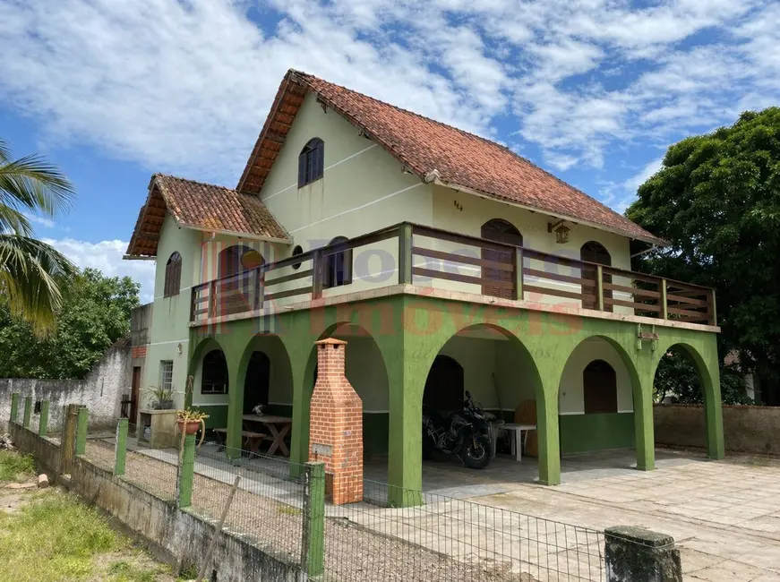 Foto 1 de Sobrado com 5 quartos à venda, 245m2 em Itapema do Norte, Itapoa - SC