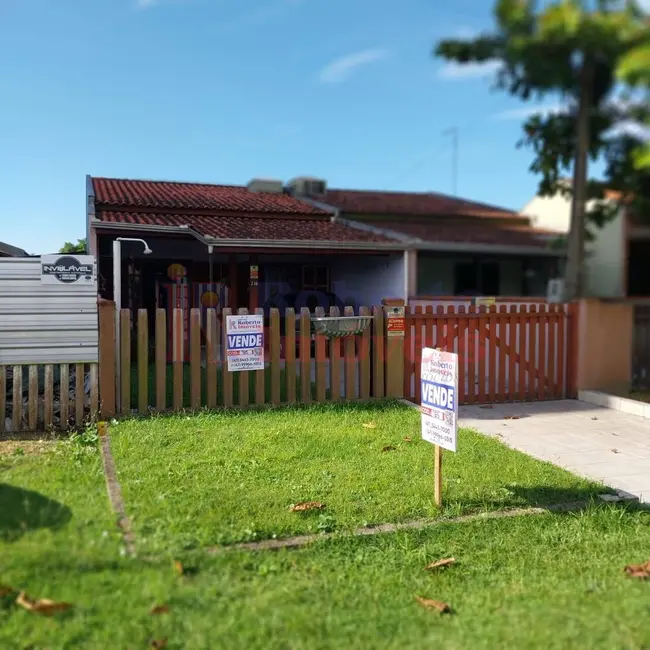 Foto 2 de Casa com 2 quartos à venda, 180m2 em Itapoa - SC