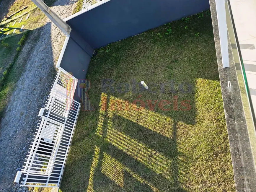 Sobrado com 3 quartos à venda, 176m2 em Itapoa - SC - imagem 3 Foto 3 de Sobrado com 3 quartos à venda, 176m2 em Itapoa - SC