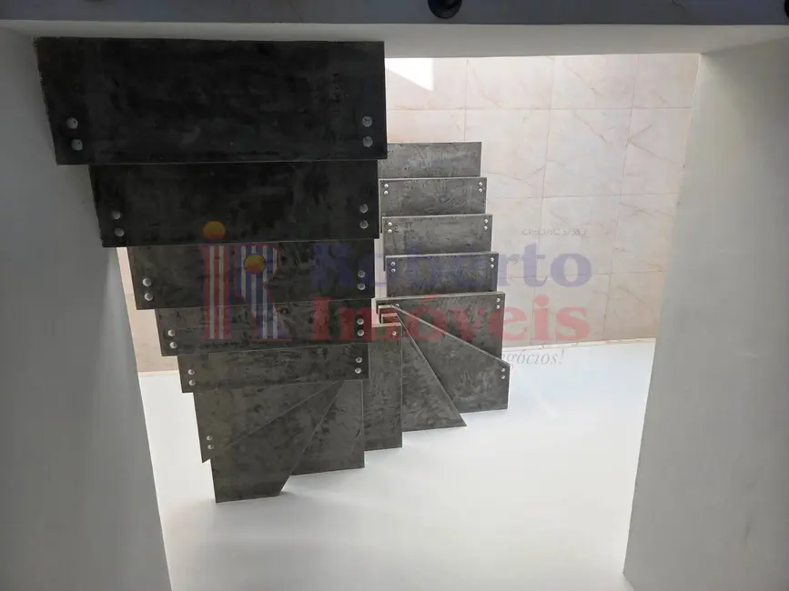 Foto 9 de Sobrado com 3 quartos à venda e para alugar, 176m2 em Itapoa - SC