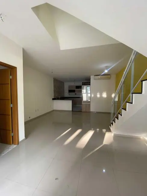 Casa de Condomínio com 3 quartos à venda, 220m2 em Rio De Janeiro - RJ - imagem 2 Foto 2 de Casa de Condomínio com 3 quartos à venda, 220m2 em Rio De Janeiro - RJ