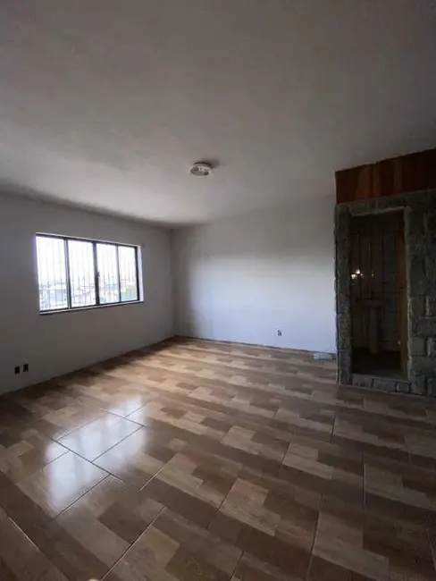 Armazém / Galpão com 1 quarto à venda, 384m2 em Rio De Janeiro - RJ - imagem 9 Foto 9 de Armazém / Galpão com 1 quarto à venda, 384m2 em Rio De Janeiro - RJ