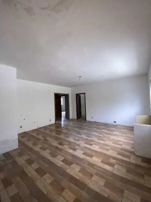 Armazém / Galpão com 1 quarto à venda, 384m2 em Rio De Janeiro - RJ - imagem 4 Foto 4 de Armazém / Galpão com 1 quarto à venda, 384m2 em Rio De Janeiro - RJ