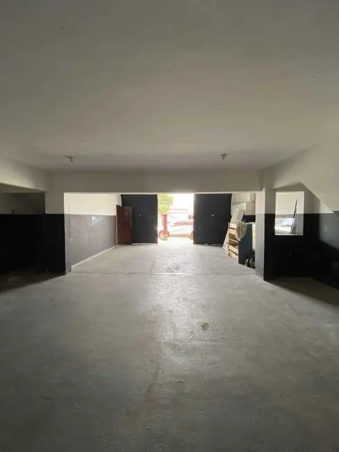 Armazém / Galpão com 1 quarto à venda, 384m2 em Rio De Janeiro - RJ - imagem 3 Foto 3 de Armazém / Galpão com 1 quarto à venda, 384m2 em Rio De Janeiro - RJ