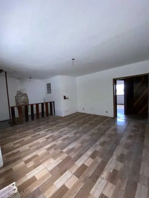 Armazém / Galpão com 1 quarto à venda, 384m2 em Rio De Janeiro - RJ - imagem 5 Foto 5 de Armazém / Galpão com 1 quarto à venda, 384m2 em Rio De Janeiro - RJ