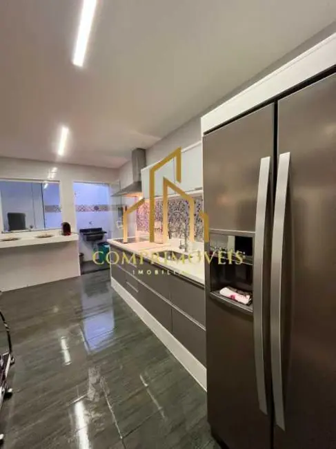 Casa de Condomínio com 3 quartos à venda, 206m2 em Rio De Janeiro - RJ - imagem 5 Foto 5 de Casa de Condomínio com 3 quartos à venda, 206m2 em Rio De Janeiro - RJ